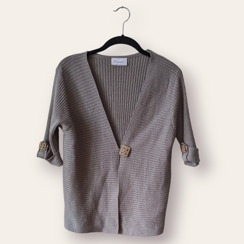 Vintage cardigan with wooden buttons